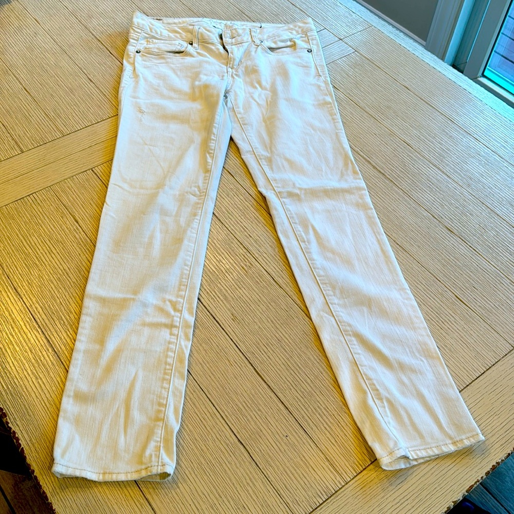 American Eagle stretch, white, size 6 skinny jeans, like new